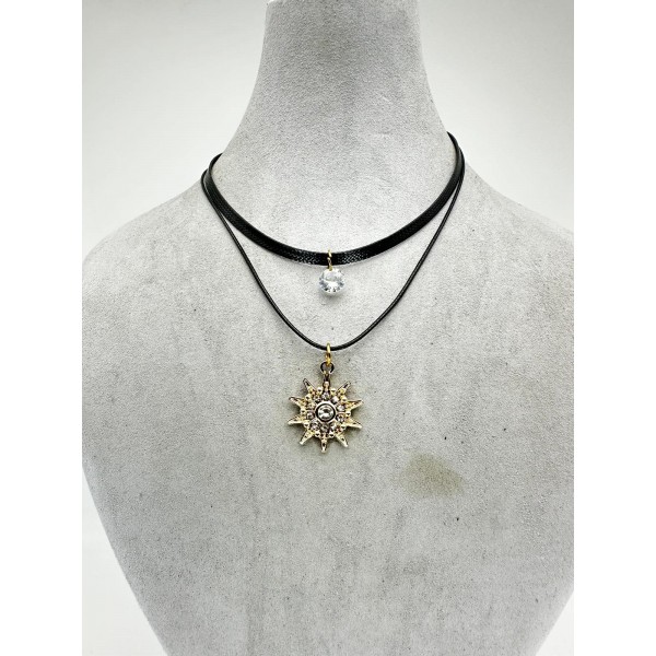 Siyah Derili Yıldız Desenli Taşlı Kolye